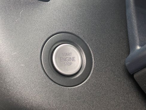 Used 2025 Volkswagen ID. Buzz Pro S RWD image 34