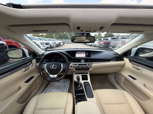 Used 2014 Lexus ES 350 w/ Luxury Package FWD image 18