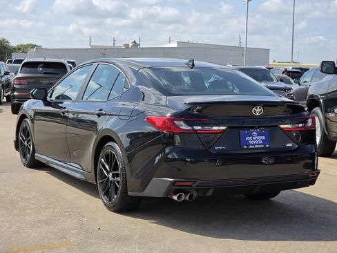 Used 2025 Toyota Camry SE FWD image 7