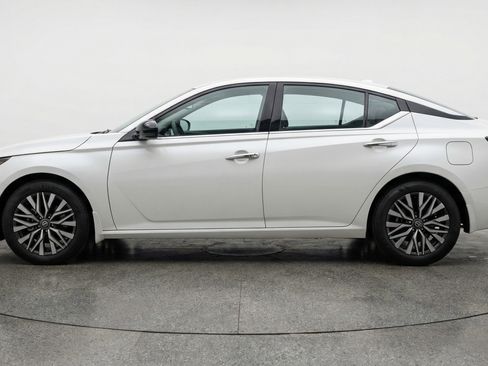 Used 2025 Nissan Altima 2.5 SV image 5
