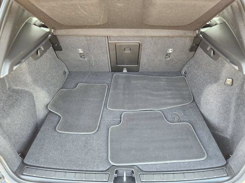 Certified 2025 Volvo XC40 B5 Plus AWD/4WD image 14