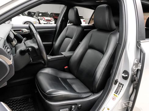 Used 2016 Lexus CT 200h w/ Navigation Package FWD image 33