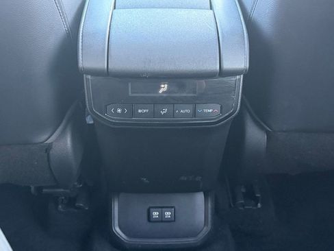 Used 2021 Toyota Highlander XLE image 28