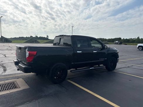Used 2018 Nissan Titan SL AWD/4WD image 9