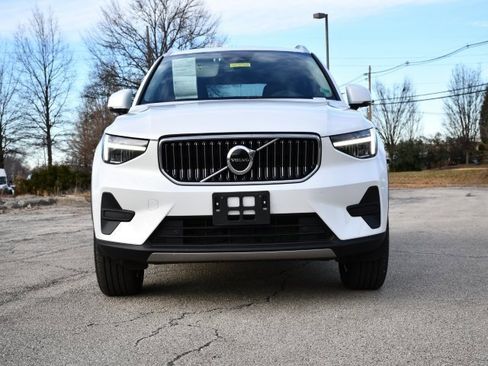 Certified 2025 Volvo XC40 B5 Core image 2