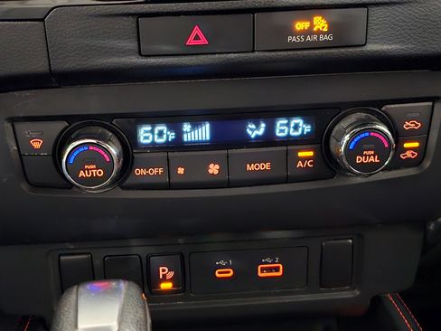 Used 2022 Nissan Frontier PRO-4X w/ Technology Package AWD/4WD image 13
