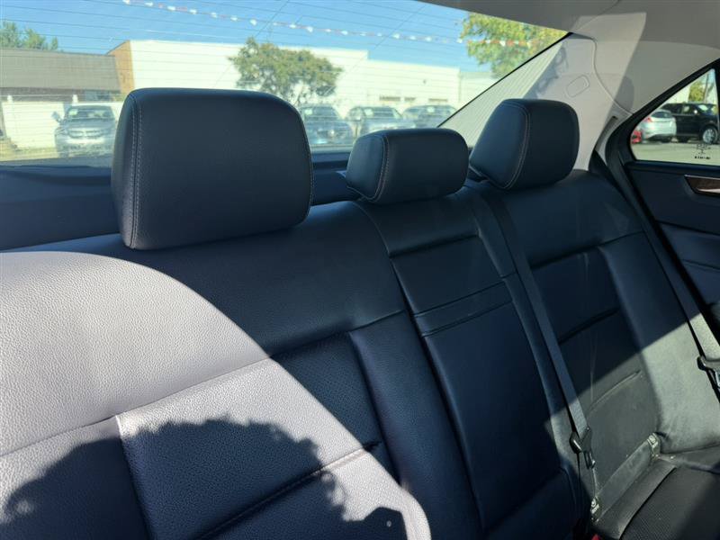 Used 2014 Mercedes-Benz E 250 BlueTEC 4MATIC Sedan image 15