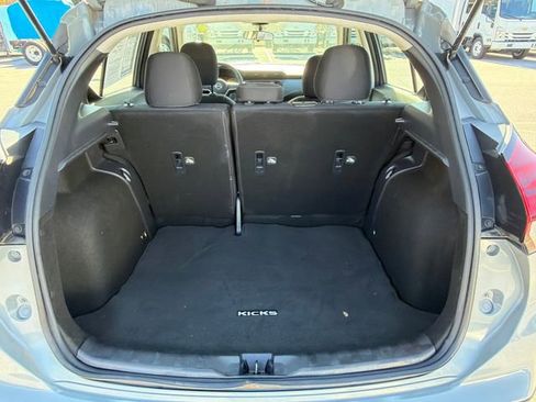 Used 2021 Nissan Kicks SV image 18