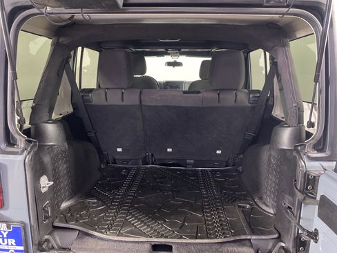 Used 2015 Jeep Wrangler Unlimited Sport image 26