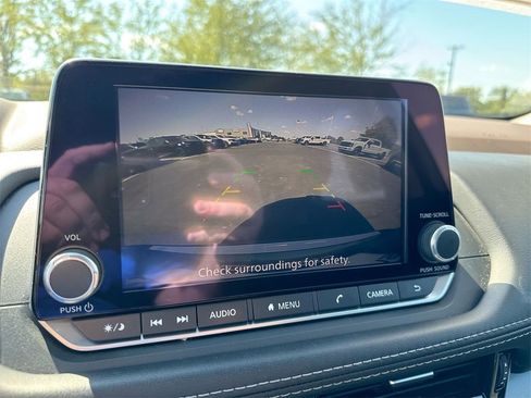 Used 2023 Nissan Rogue SV w/ SV Premium Package image 14