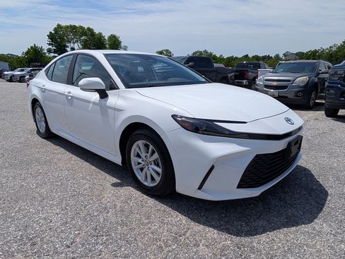 Used 2025 Toyota Camry LE FWD image 7