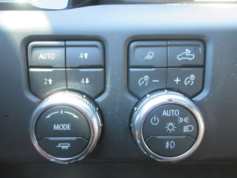 New 2026 GMC Sierra 3500 Denali Ultimate AWD/4WD image 18