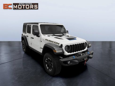 Used 2024 Jeep Wrangler Unlimited Rubicon 4xe w/ Capability Package AWD/4WD image 7