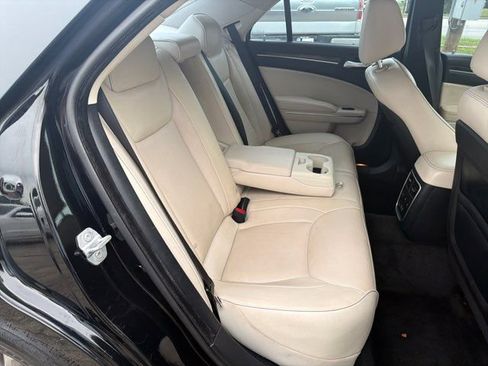 Used 2015 Chrysler 300 C RWD image 17