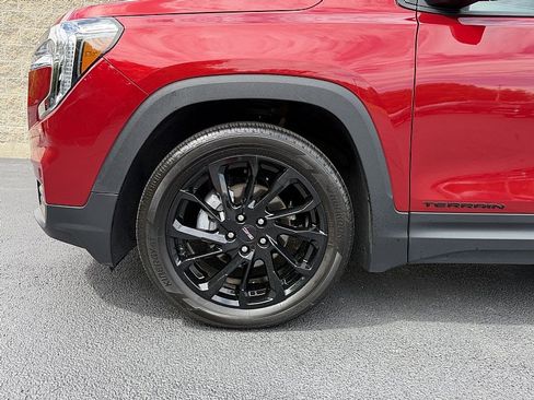 Used 2023 GMC Terrain SLE w/ Driver Convenience Package FWD image 9
