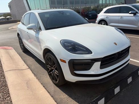 Used 2023 Porsche Macan AWD/4WD image 3