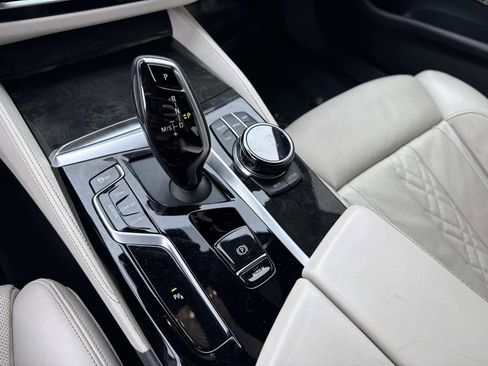 Used 2021 BMW M550i xDrive M550i xDrive w/ Executive Package image 25