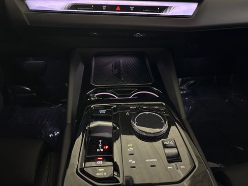 Used 2024 BMW i5 eDrive40i w/ M Sport Package RWD image 18
