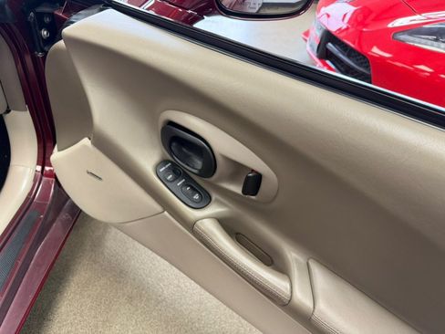Used 2003 Chevrolet Corvette Convertible w/ Preferred Equipment Group1 RWD image 49