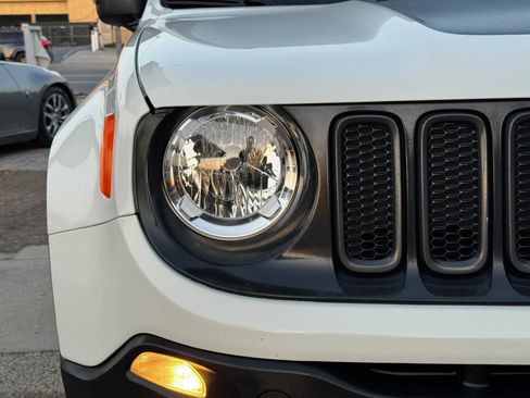 Used 2017 Jeep Renegade Trailhawk w/ Premium Trailhawk Package AWD/4WD image 5
