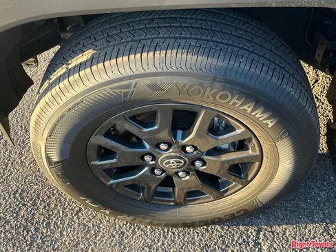Used 2026 Toyota 4Runner SR5 AWD/4WD image 8