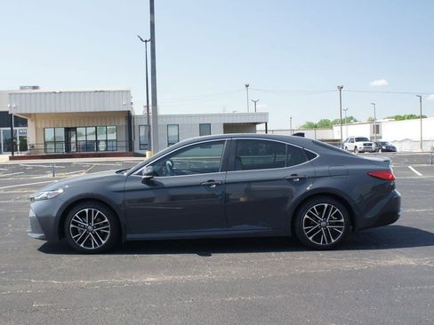 Used 2025 Toyota Camry XLE FWD image 13