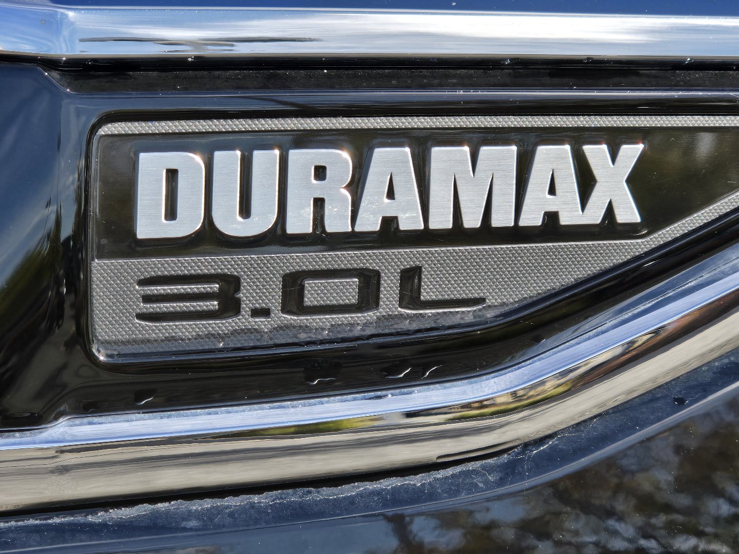 Used 2024 GMC Yukon SLT w/ Max Trailering Package AWD/4WD image 2