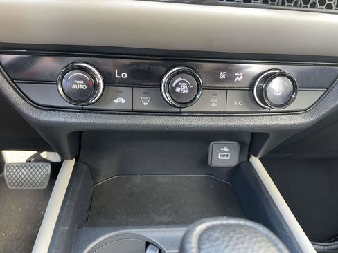 Used 2023 Honda HR-V LX image 41