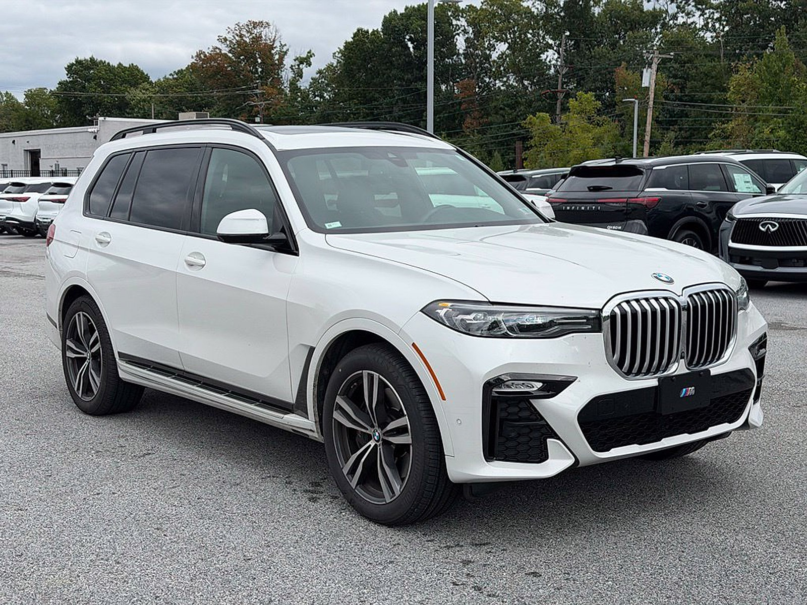 Used 2021 BMW X7 xDrive40i w/ M Sport Package AWD/4WD image 1