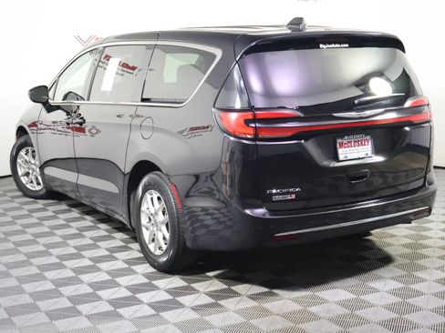 Used 2024 Chrysler Pacifica Touring-L FWD image 15