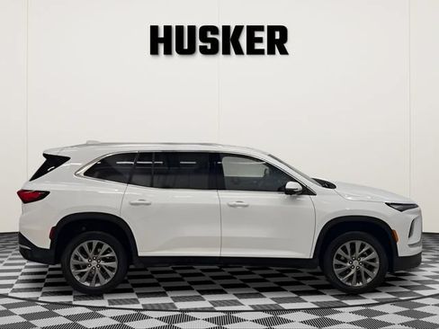 Used 2026 Buick Enclave Preferred AWD/4WD image 2