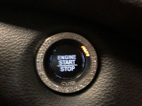Used 2019 Jeep Cherokee Latitude Plus AWD/4WD image 25