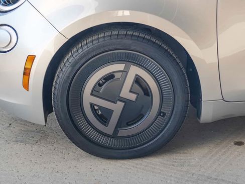 New 2025 FIAT 500 e image 9