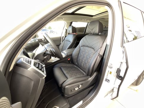 New 2026 BMW X7 xDrive40i w/ Premium Package image 11