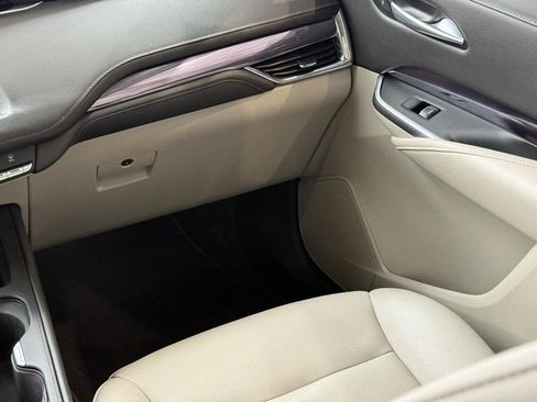 Used 2023 Cadillac XT4 Luxury w/ Cold Weather Package image 13