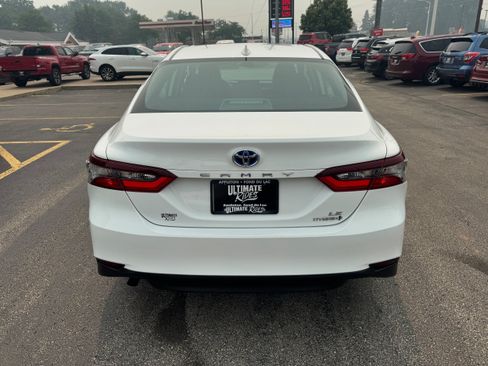 Used 2022 Toyota Camry LE FWD image 4