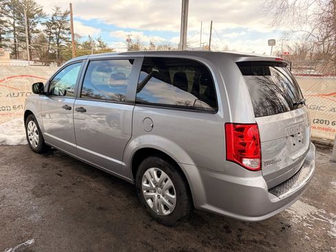 Used 2019 Dodge Grand Caravan SE image 12