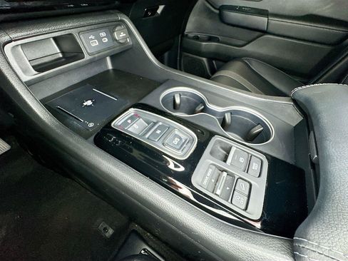 Used 2025 Honda Pilot Touring image 14