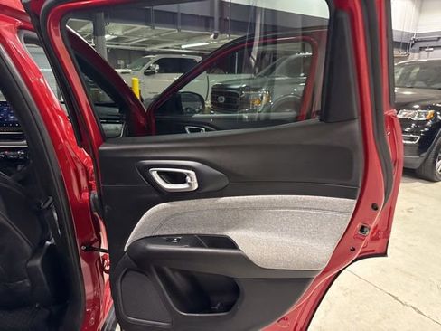 Used 2023 Jeep Compass Latitude w/ Convenience Group AWD/4WD image 30