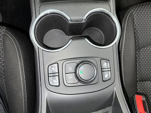 Used 2022 GMC Terrain SLE w/ Driver Convenience Package image 14