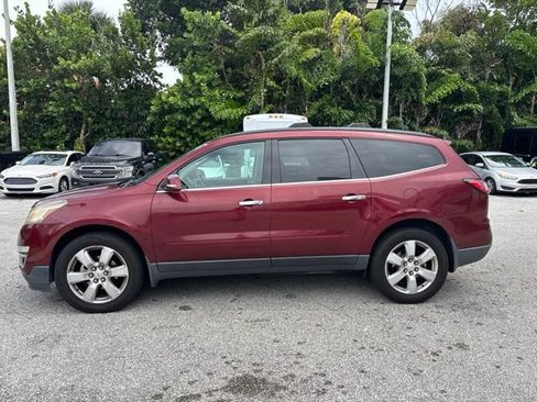 Used 2017 Chevrolet Traverse LT w/ Style and Technology Package FWD image 4