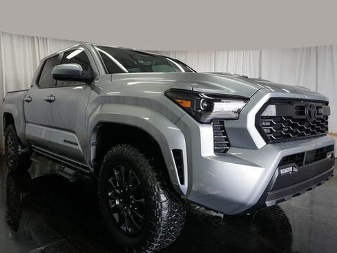 Used 2025 Toyota Tacoma Limited AWD/4WD image 2
