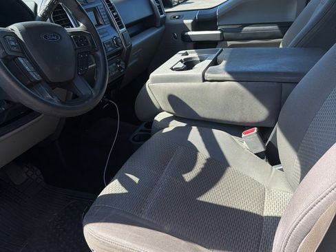 Used 2015 Ford F150 XLT image 4