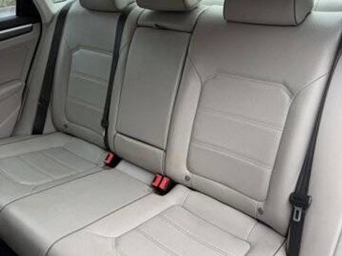 Used 2017 Volkswagen Passat 1.8T R-Line w/ R-Line Lighting Package image 21