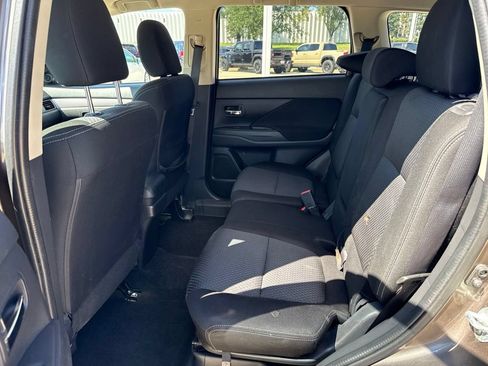 Used 2016 Mitsubishi Outlander SE AWD/4WD image 9