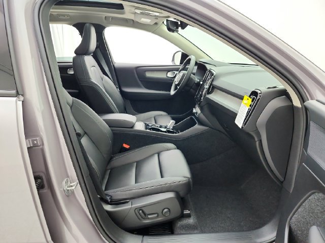 New 2026 Volvo XC40 B5 Plus w/ Climate Package AWD/4WD image 18