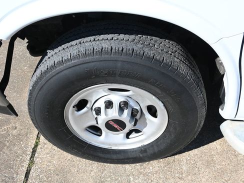 Used 2023 GMC Savana 2500 w/ Driver Convenience Package image 7