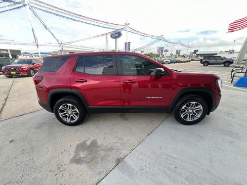 Used 2026 GMC Terrain Elevation w/ Technology Package II FWD image 2