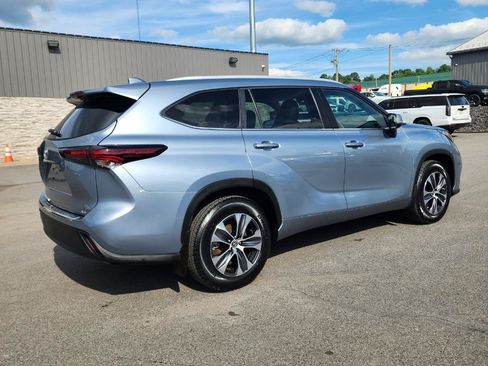 Used 2024 Toyota Highlander XLE FWD image 4
