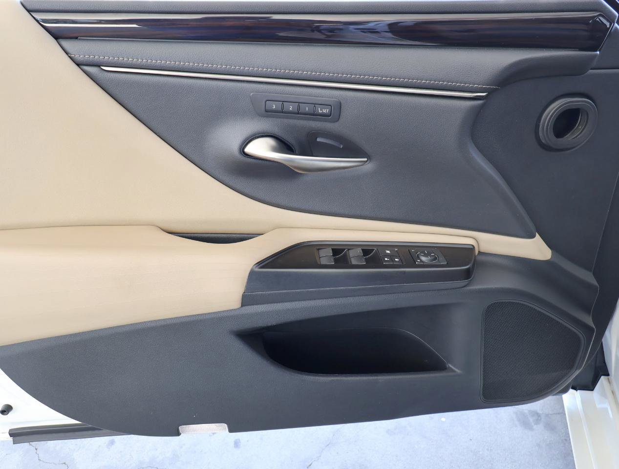 Used 2019 Lexus ES 350 w/ Accessory Package 2 FWD image 34